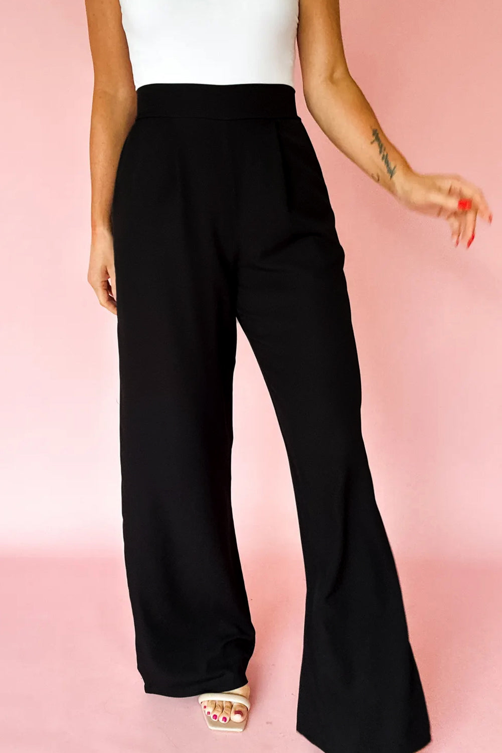 Pantaloni a Gamba Dritta con Dettagli Pieghettati e Vita Alta Elastica