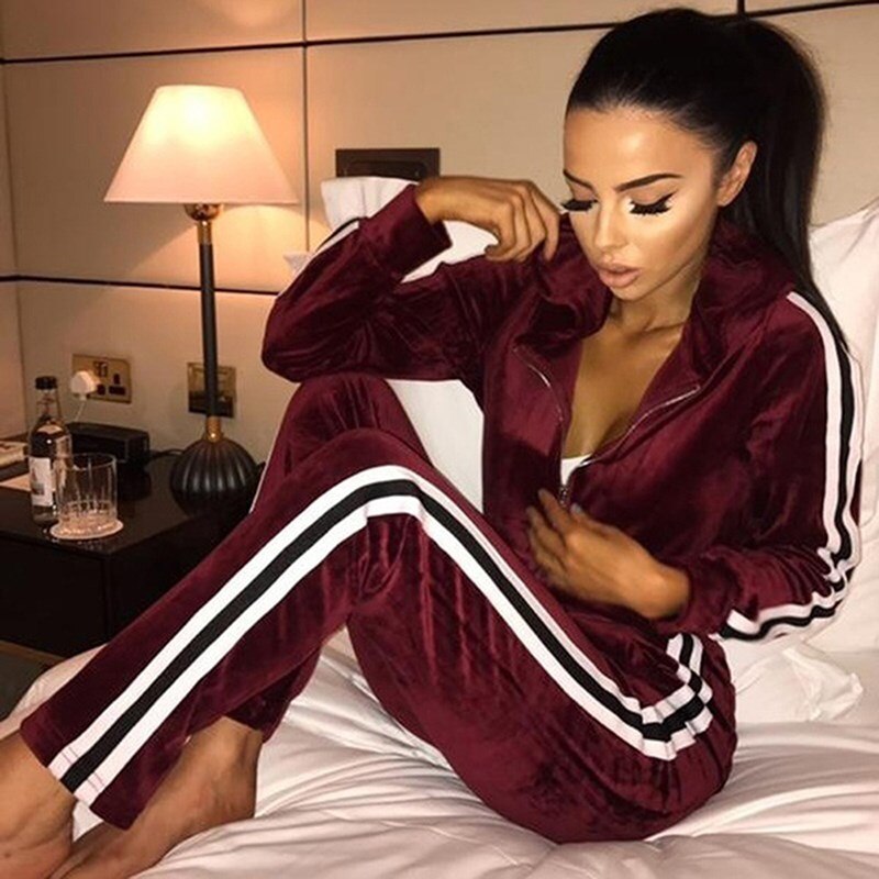 Tuta Donna in Velluto con Felpa e Pantaloni Coordinati