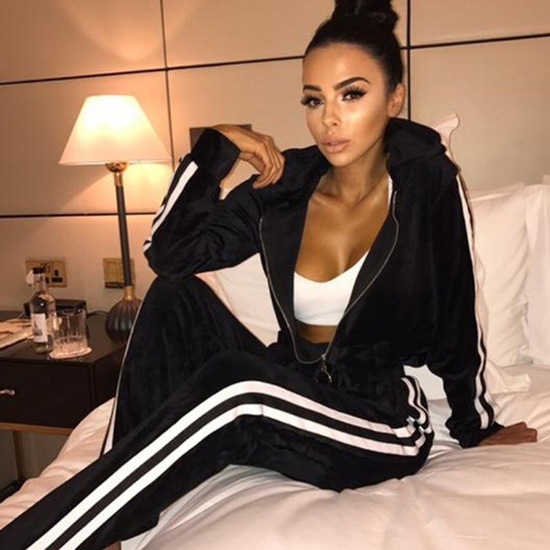 Tuta Donna in Velluto con Felpa e Pantaloni Coordinati