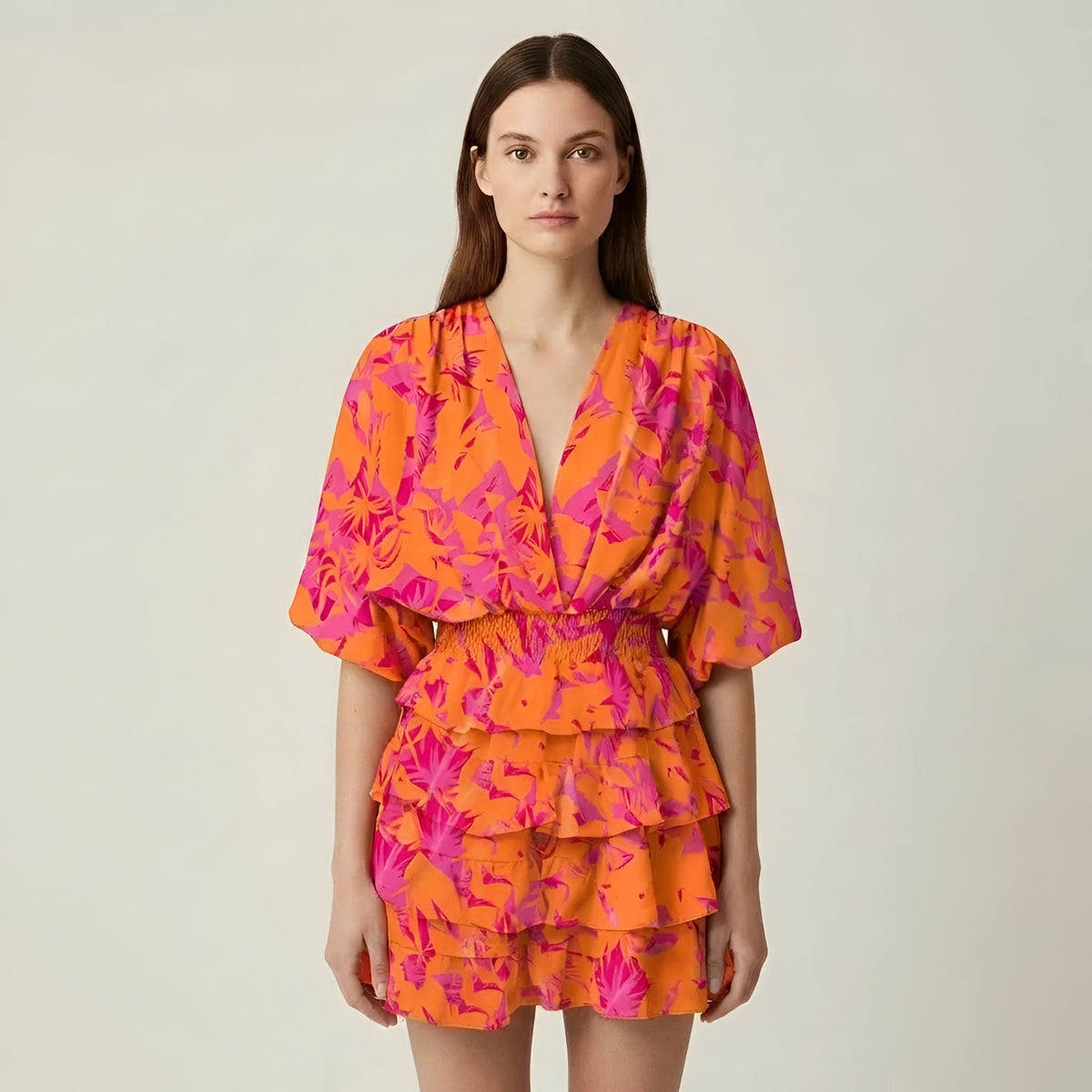 Vestido curto feminino com babados, estampa floral, mangas amplas, decote V, casual de verão