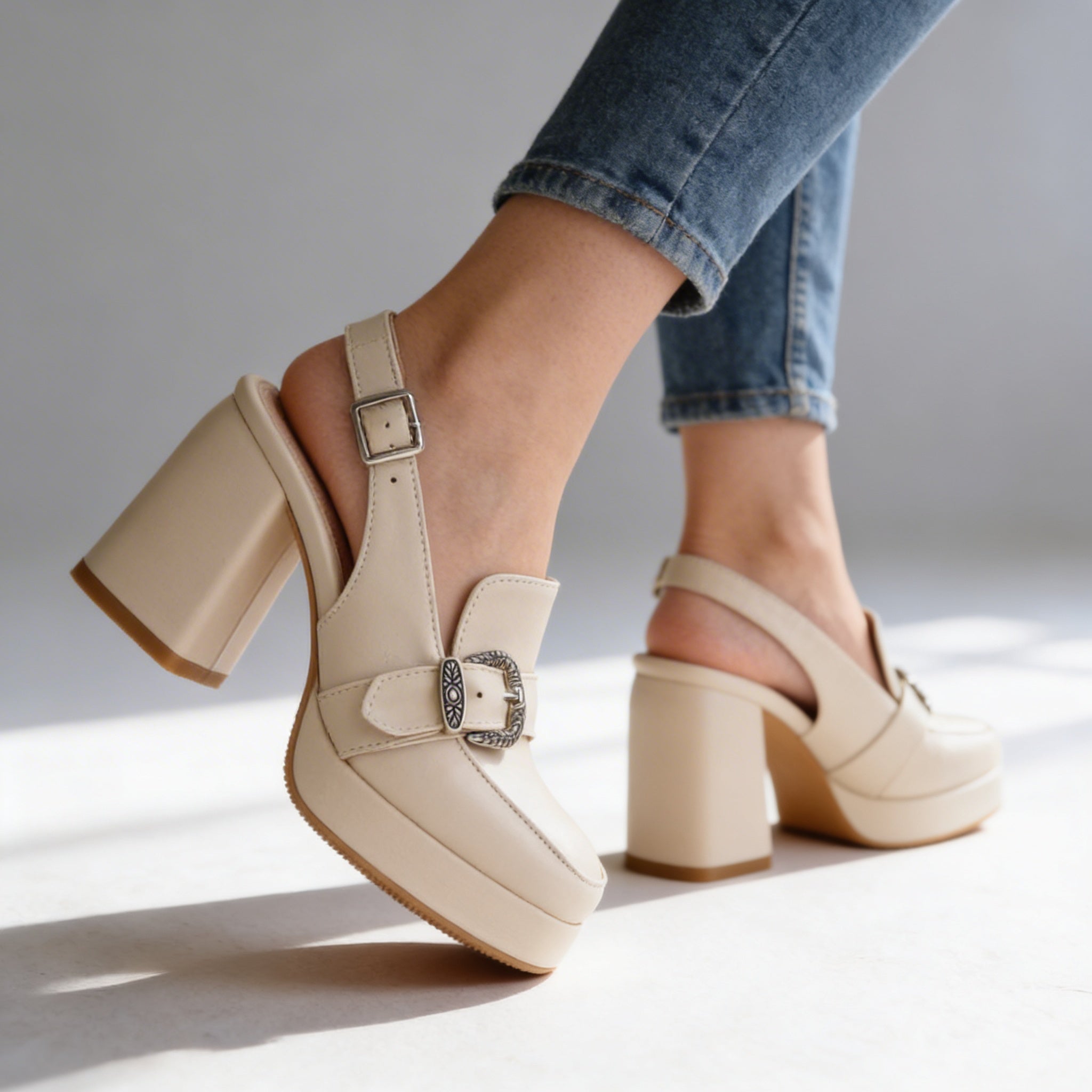Sapatos de salto Arianna com tira e salto grosso