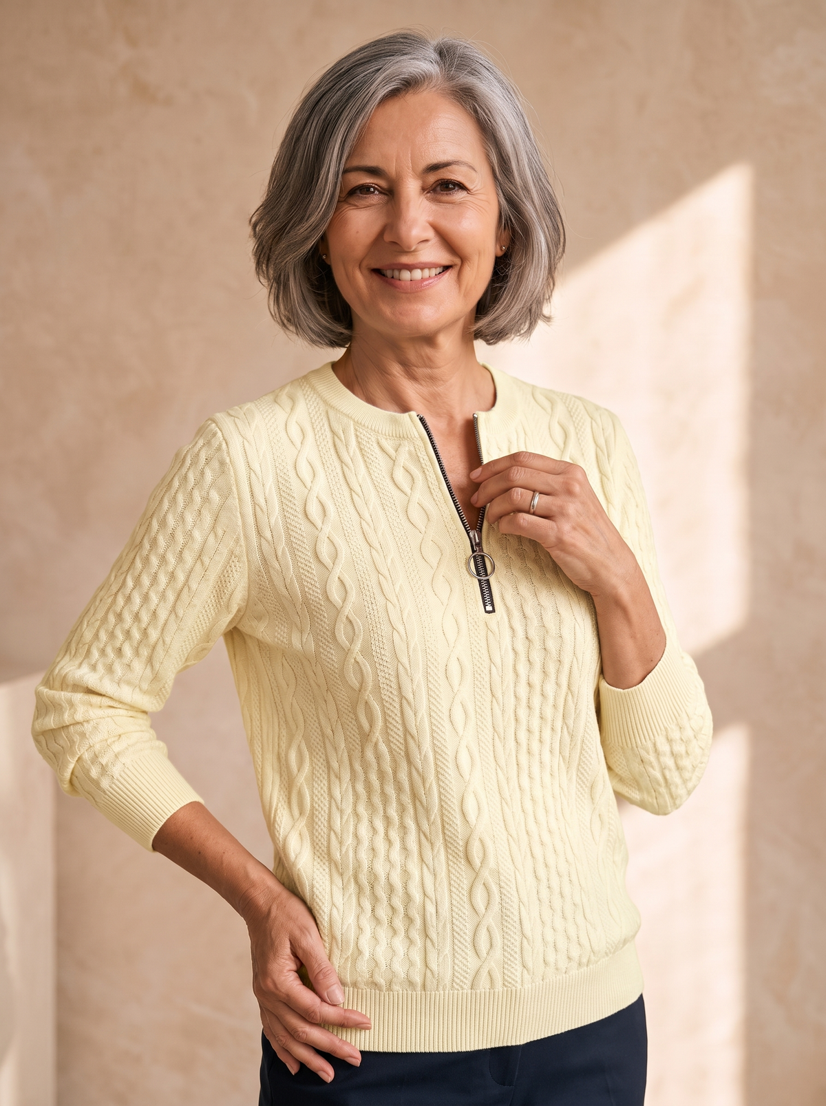 Maglia da Donna con Mezza Zip e Lavorazione a Trecce