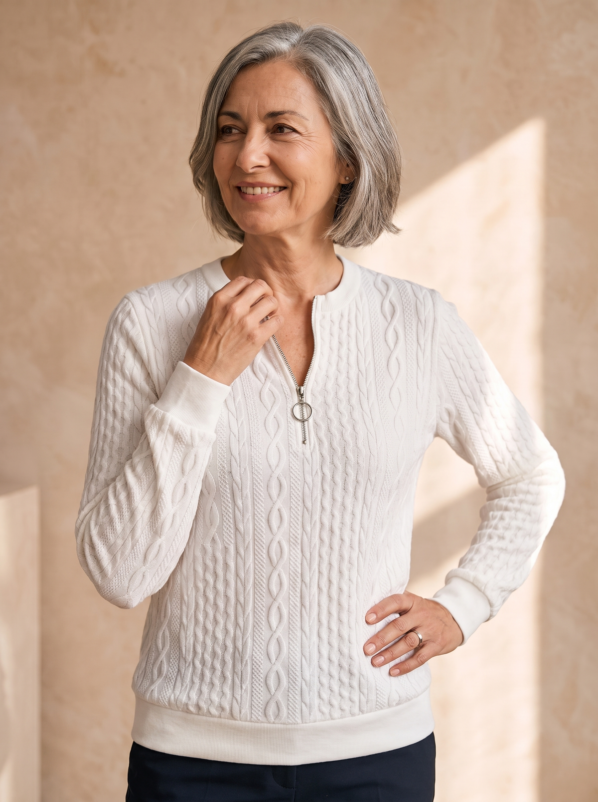 Maglia da Donna con Mezza Zip e Lavorazione a Trecce