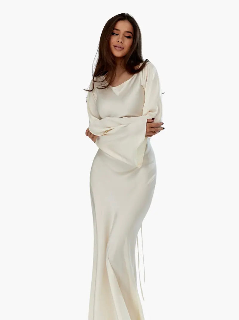 Elegante vestido largo con mangas largas y corte entallado para mujer