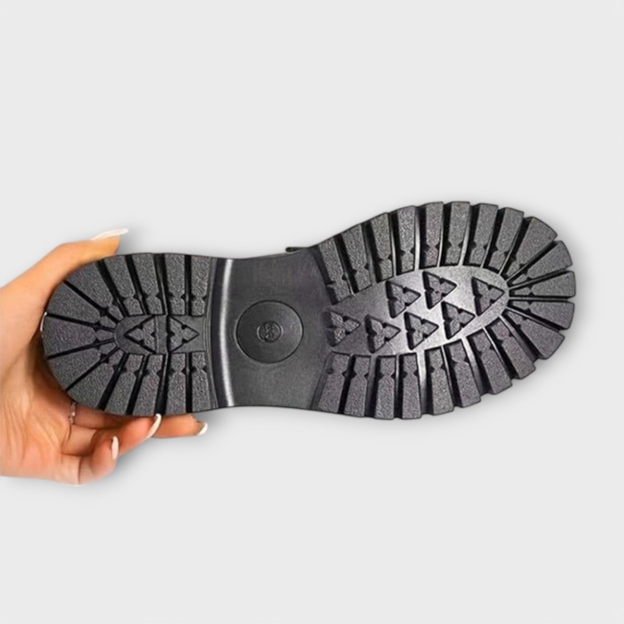 Női mokaszinok lánctalpas talppal és slip-on dizájnnal