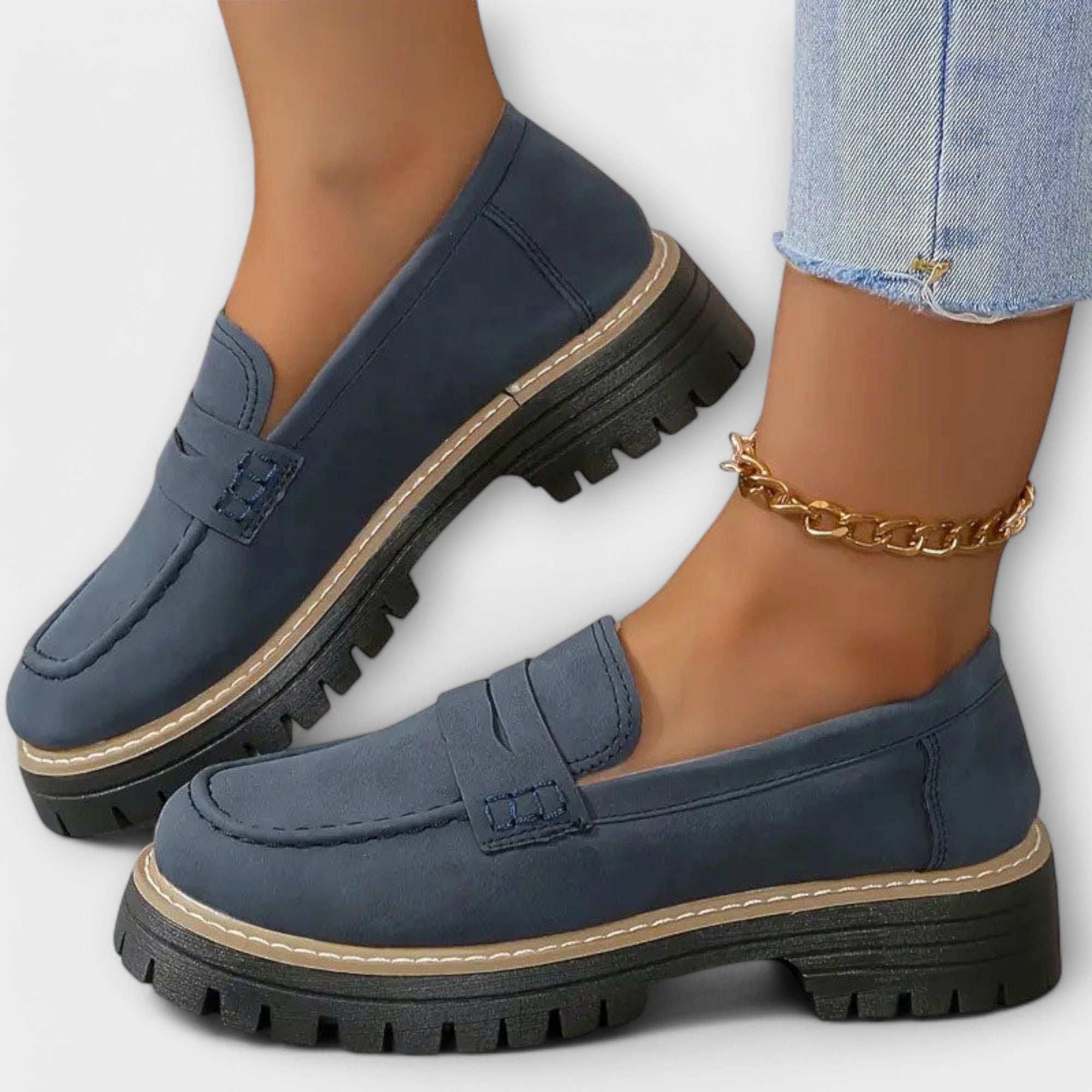 Női mokaszinok lánctalpas talppal és slip-on dizájnnal
